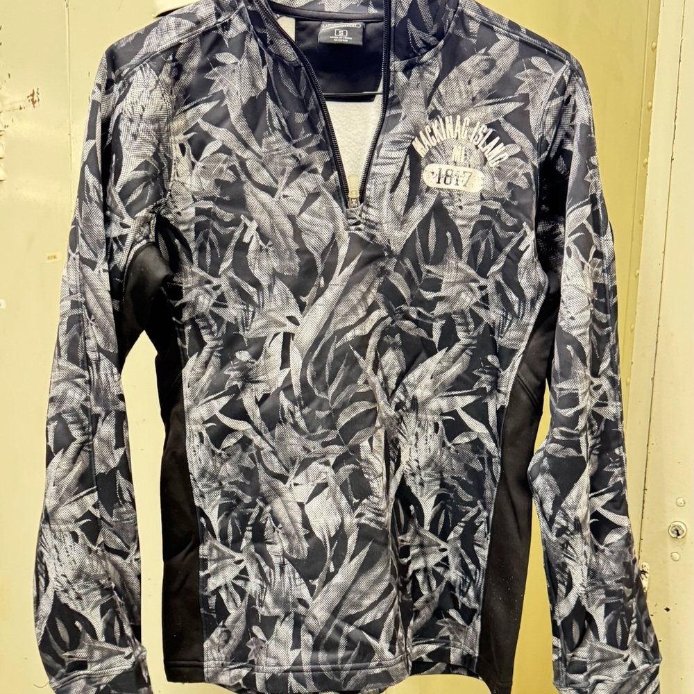 Mackinac Island Michigan Black & Gray Leaf Print Quarter-Zip Athletic Pullover